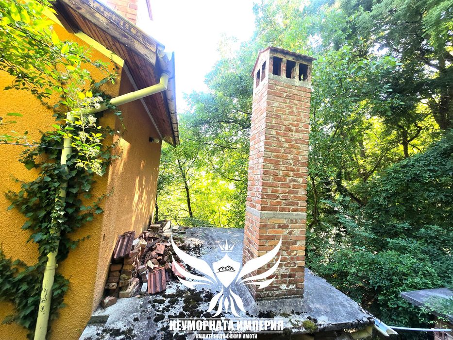 Продавам двуетажна вила/къща 99РЗП с 965кв.м. двор в село Югово общ.Лъки