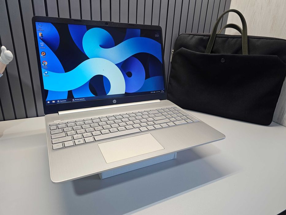 ПРОДАМ HP Laptop 15 2025 Офисный Ноутбук QuadN4120/4GB/512SSD/15.6"FHD