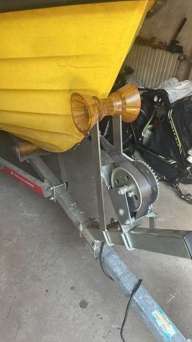 Лодка,двигател,колесар