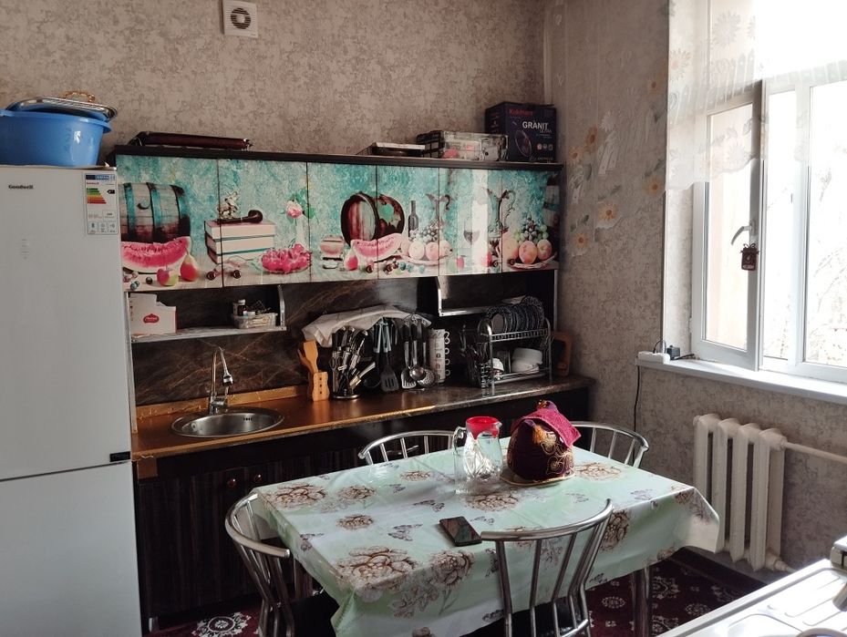 Продаётся Яккасарой т. Аския кўчаси . Бобур  боғи.Висотапотолочка ! 4