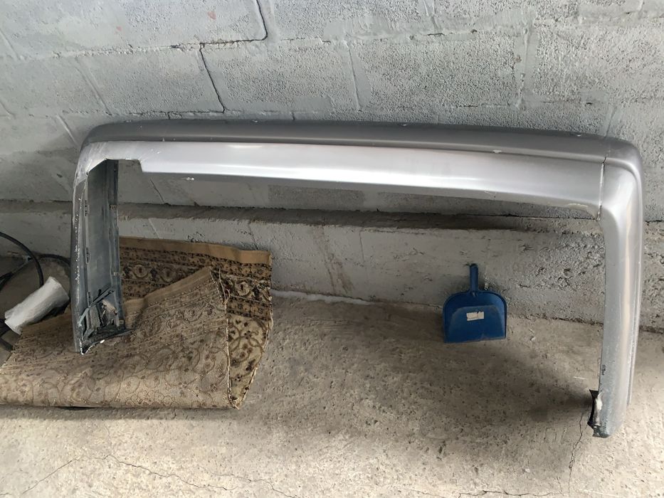 Продам задний бампер оригинал на 124