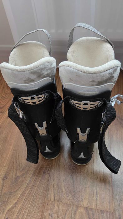 Vand clapari Atomic 37-38