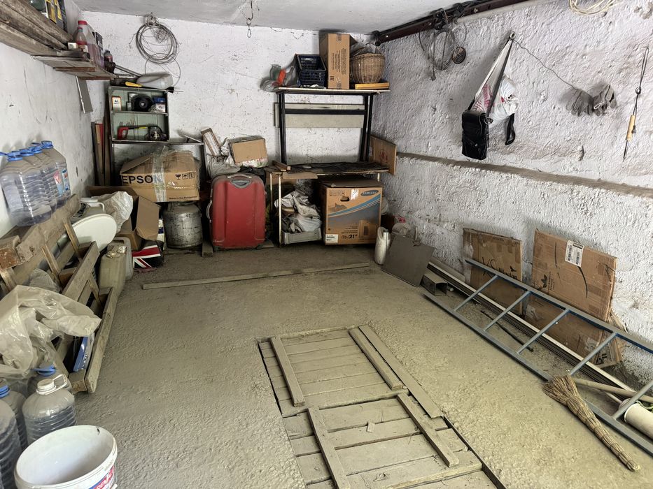 Продам  собственный гараж в центре