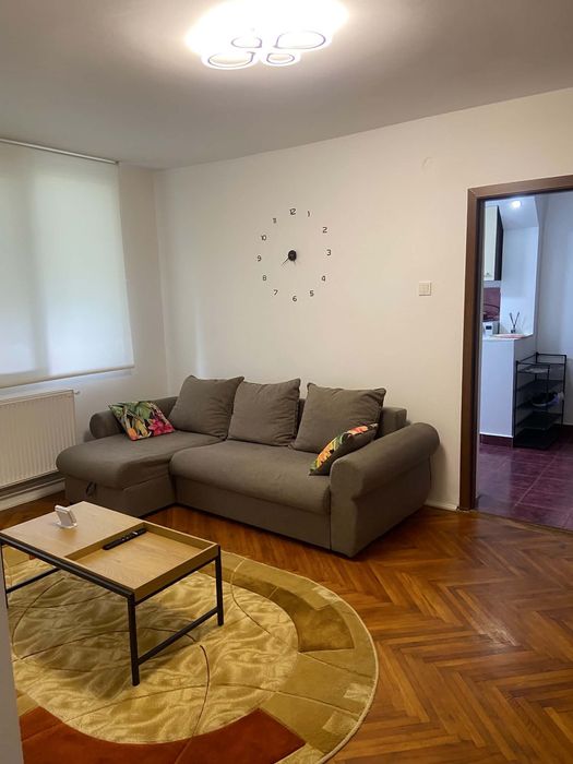 Apartament de inchiriat zona centrala cu loc de parcare . Str General Christin tell