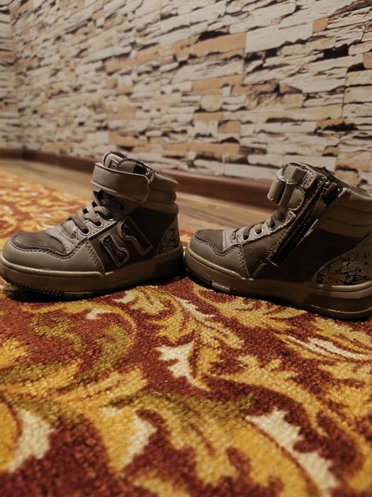 Продам детскую обувь