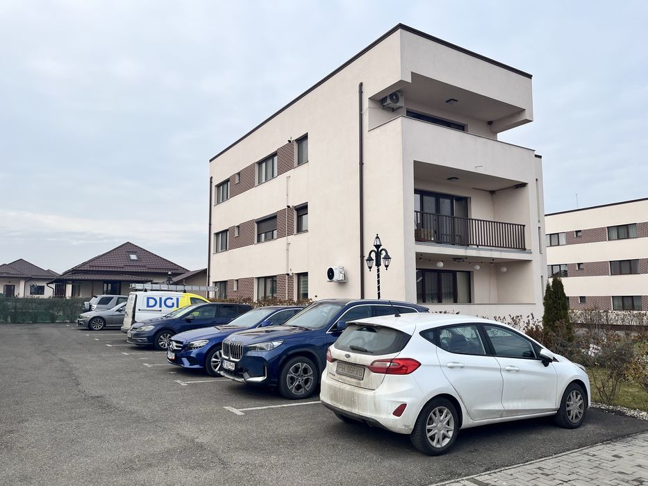 Inchiriez apartament doua camere cu loc parcare privat in Paulesti