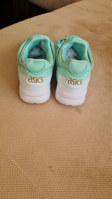 Маратонки Asics