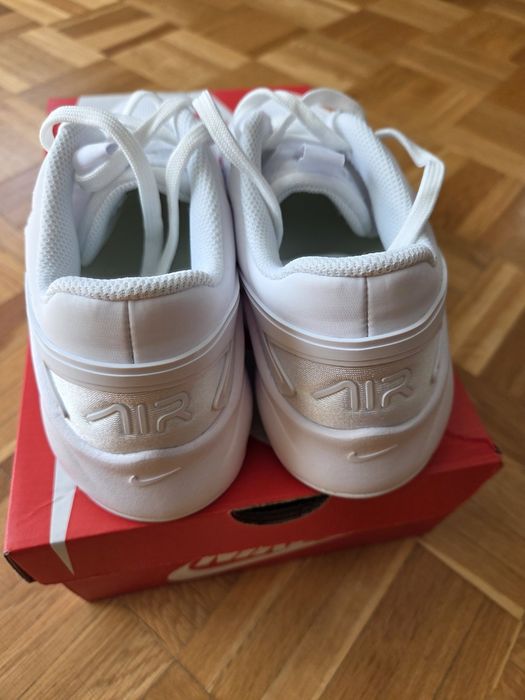Продавам Nike air max bolt размер  38.5
