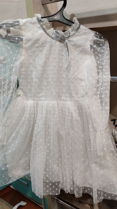 Продам праздничн платья 2000