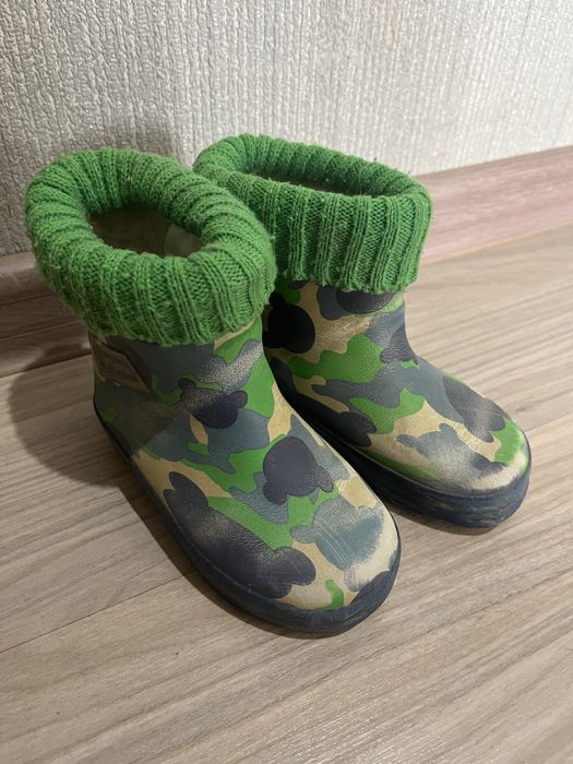 Продам детскую обувь