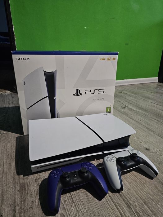 PS 5 silm cu disk