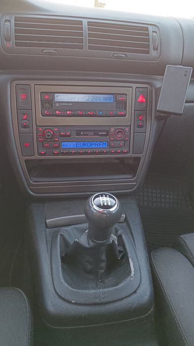 Vând Volkswagen Passat (2003)