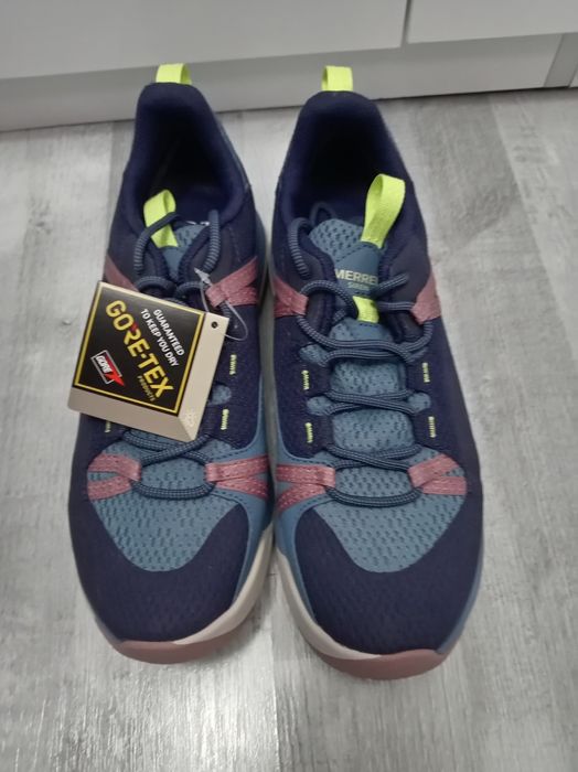 Adidași marca Merrell Gore-tex, mărime 41