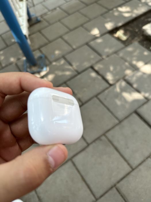 продам Airpods4