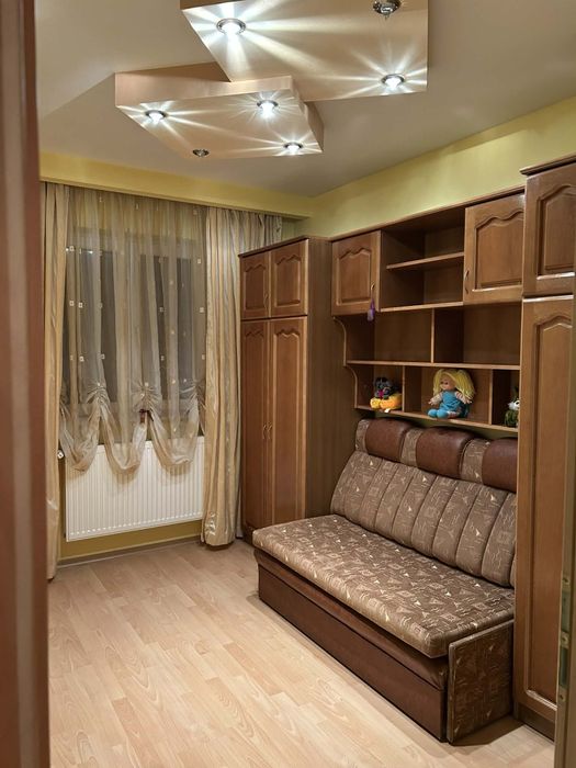 Închiriez apartament 3 camere