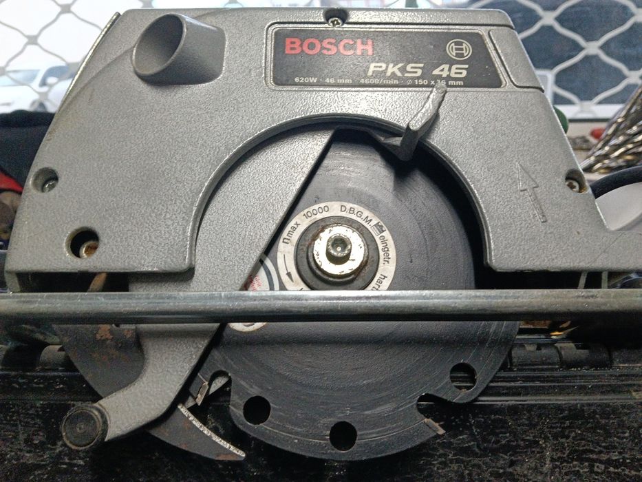Ръчен циркуляр Bosch PKS 46 и малка пендула