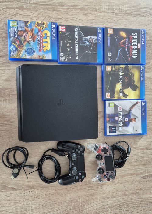 Play station 4 slim 1tb.