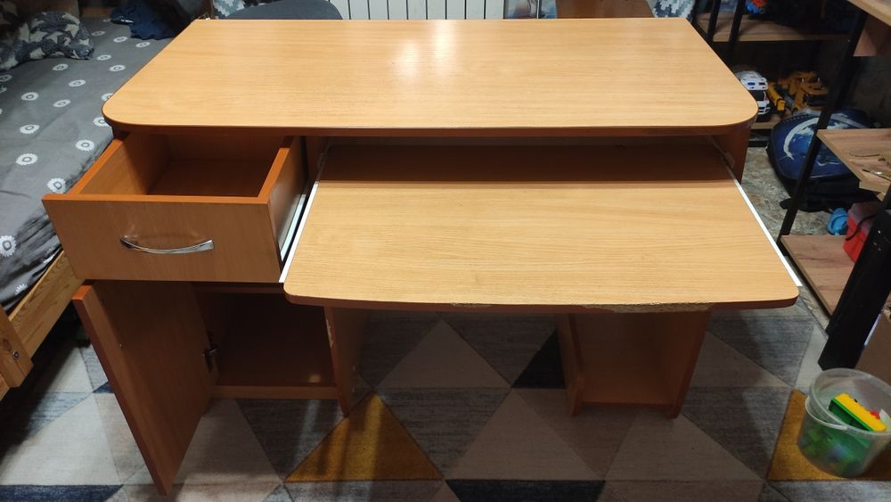 Отдам письменный стол