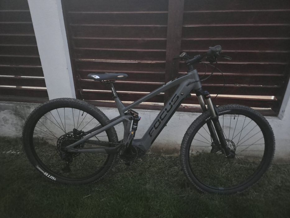 Bicicletă electrică full suspension focus