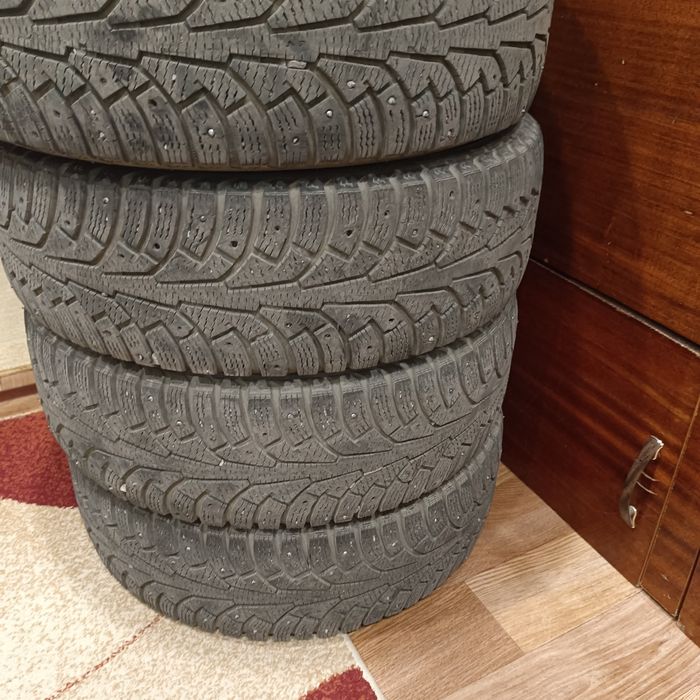 Продам автошины шиповые