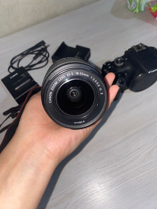 Фотоаппарат Canon 2000D срочно