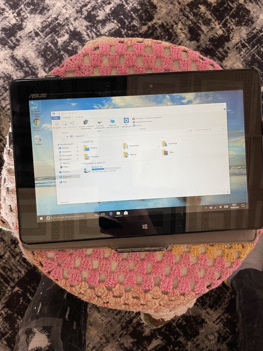 Vând tabletă asus cu windows 10 home
