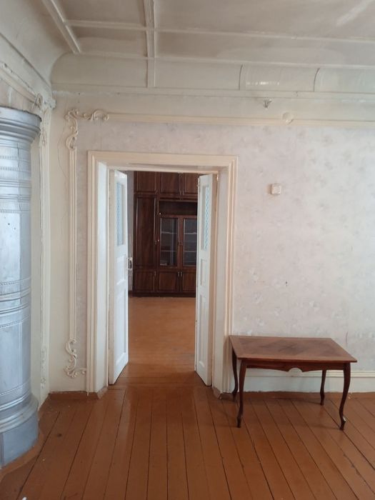 Uy sotiladi hovli kelishamiz uchastka