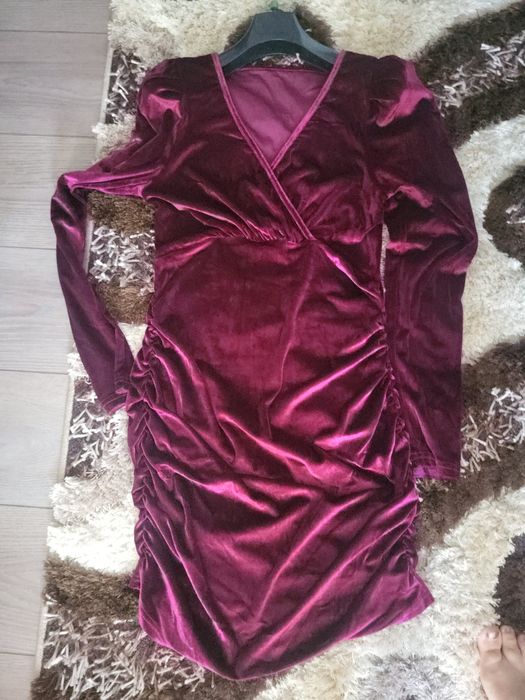 Vând Rochie Catifea