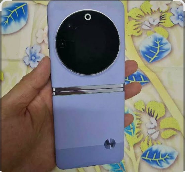 Phantom Текно флип 5G