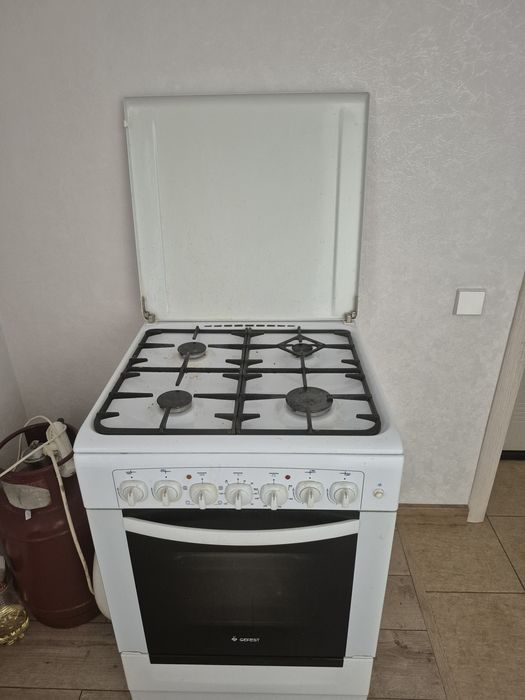 Продам газ плиту