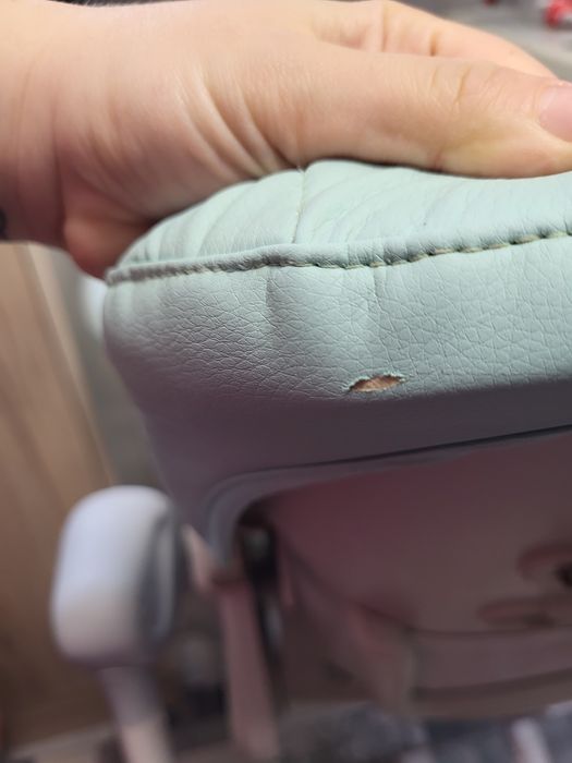 Продавам столче за хранене