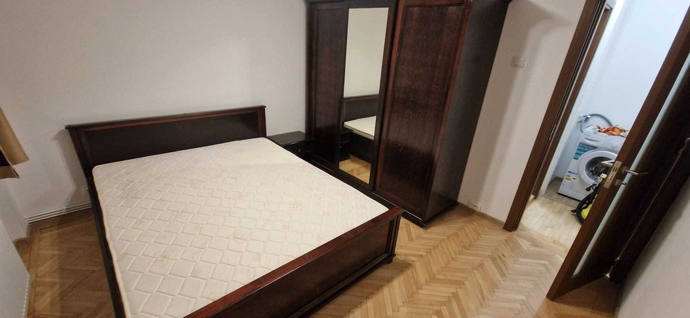 Inchiriez apartament 3 camere central