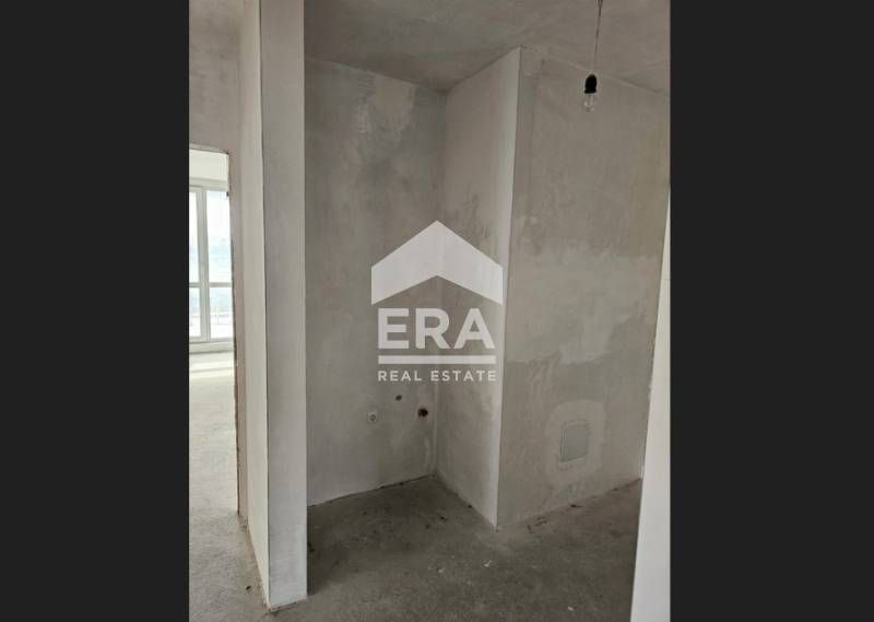 Четиристаен просторен апартамент в жк Левски град Варна