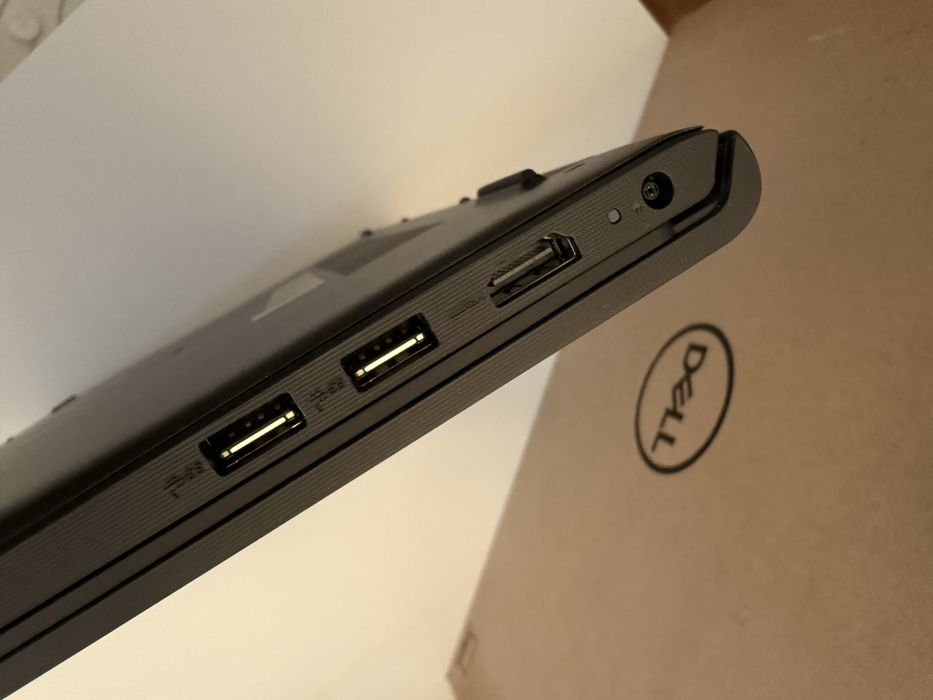 Laptop Dell Vostro 3520