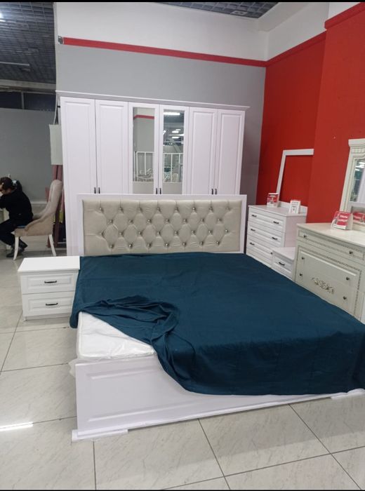 Спальный гарнитур 220000т