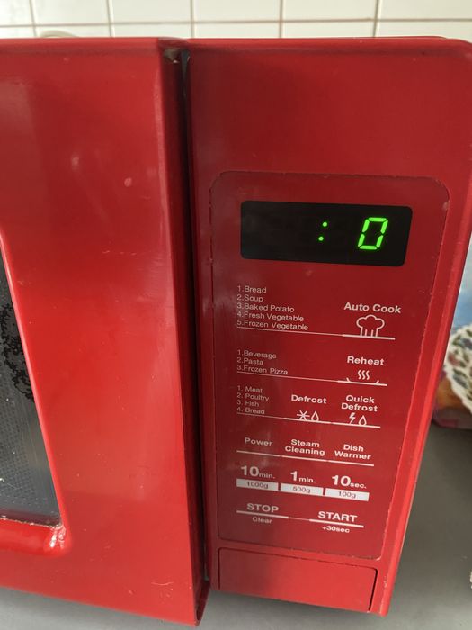 Cuptor microunde defect