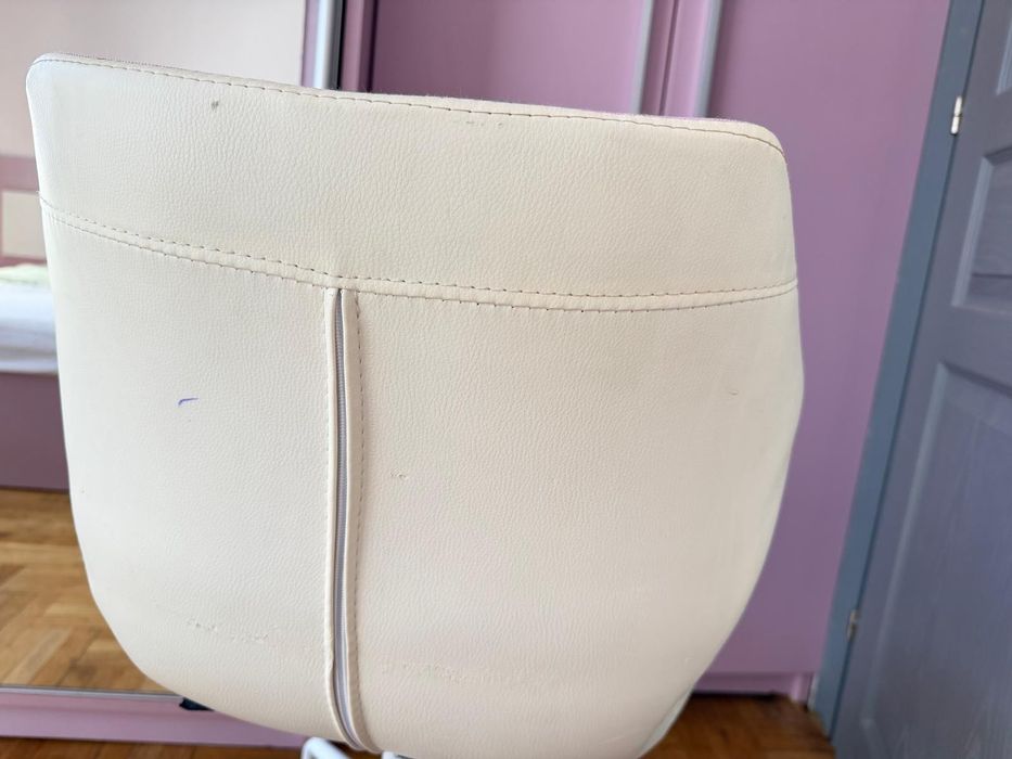 Столове на колелца и с регулиране по височина употребявани