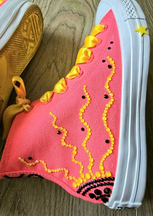 Converse unicat cu strasuri