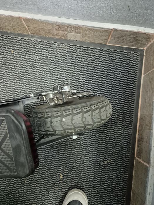 Vând trotineta Kukirin G2