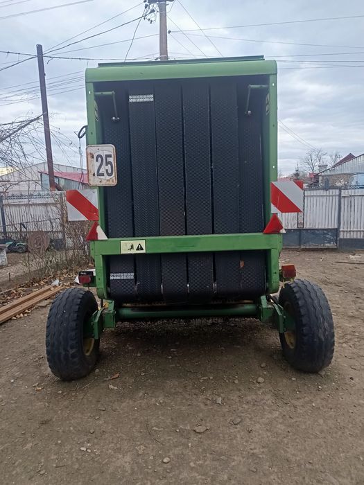 Vând sau schimb presa John Deere 550