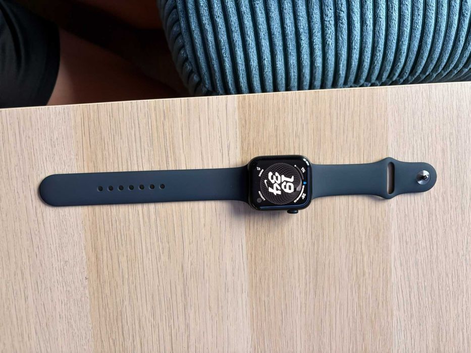 Apple watch SE2  44 mm оригинален като нов