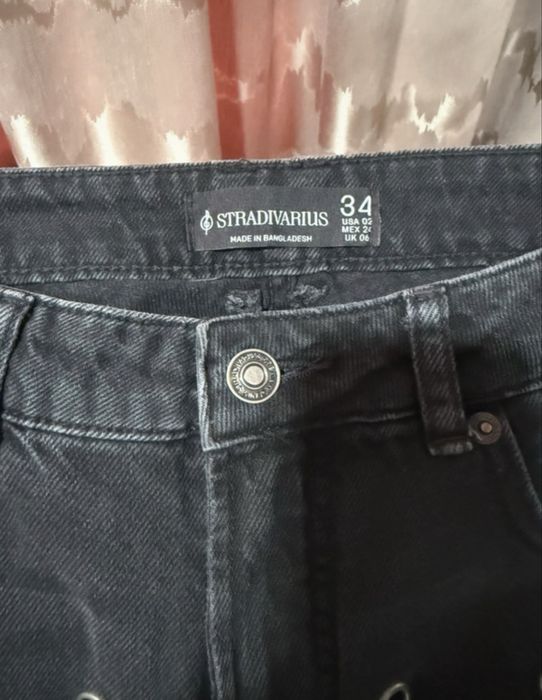 Blugi Stradivarius cu capse metalice