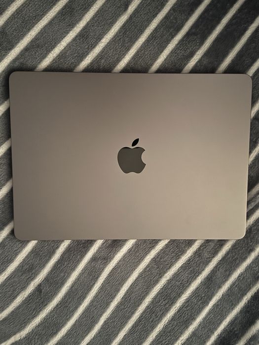Продам Макбук айр