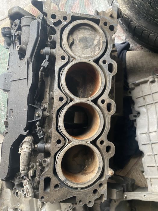 Тойота 200 матор 4.6обёьм