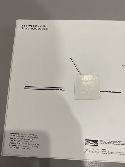 Клавиатура на Ipad Pro 12.9 (Smart Keyboard Folio)