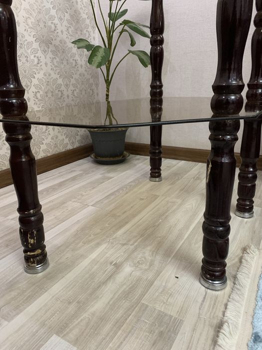 двухъярусный стеклянный столик