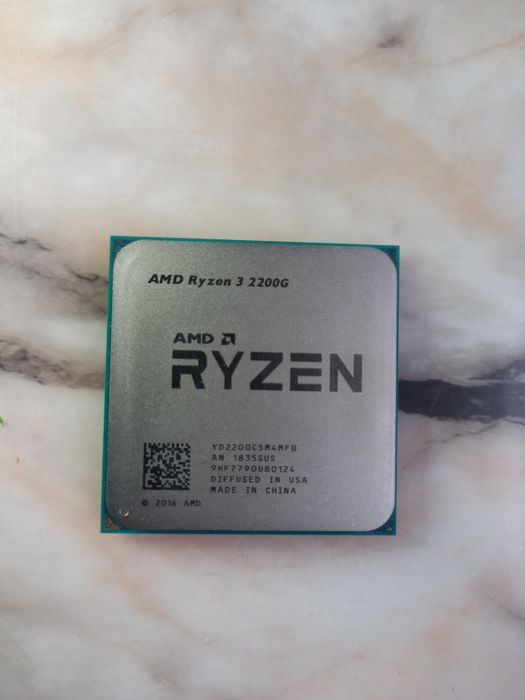 Процесор AMD Ryzen 3 2200G AM4