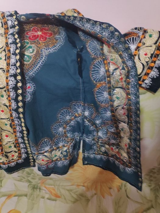 Детские чапаны, золотошвейные ( Бухара), новые.