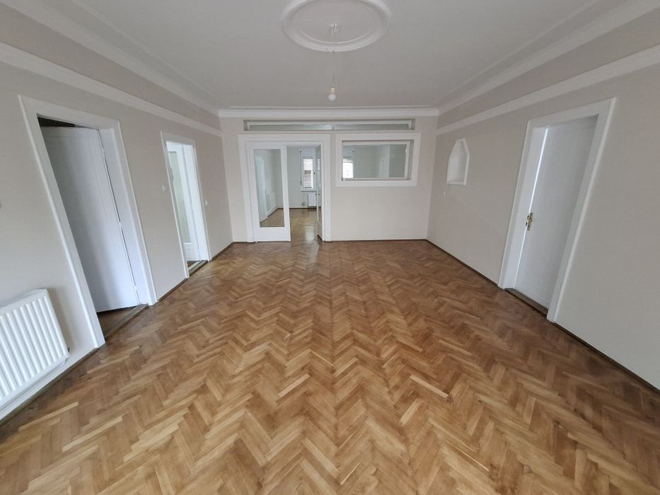 De inchiriat casă ultracentrală Arad la 50 m de Blv Revolutiei ,4 camere + demisol