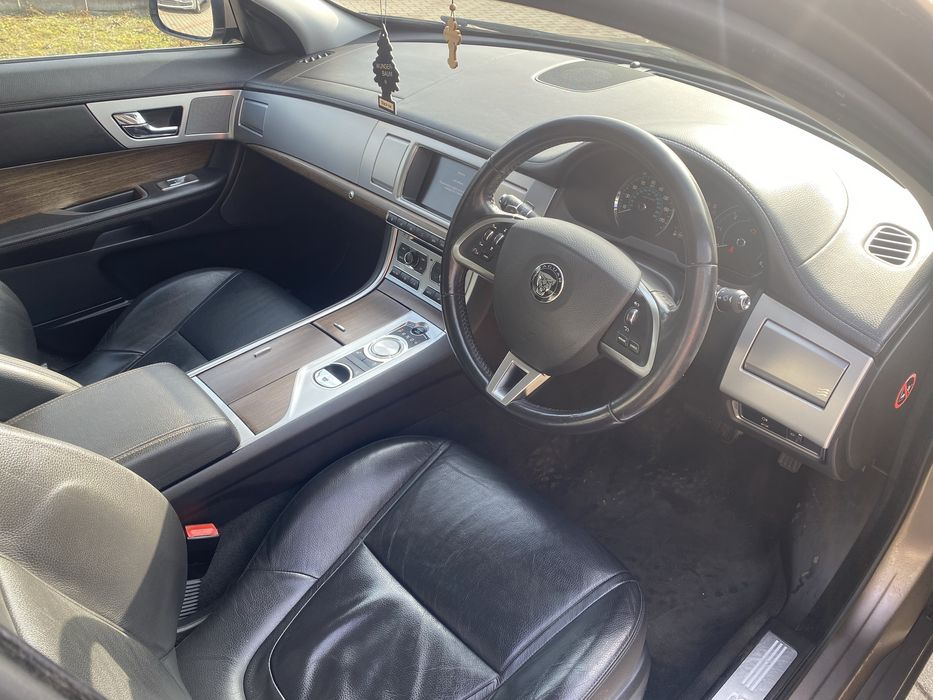 Dezmembrez / piese Jaguar XF 2.2 diesel